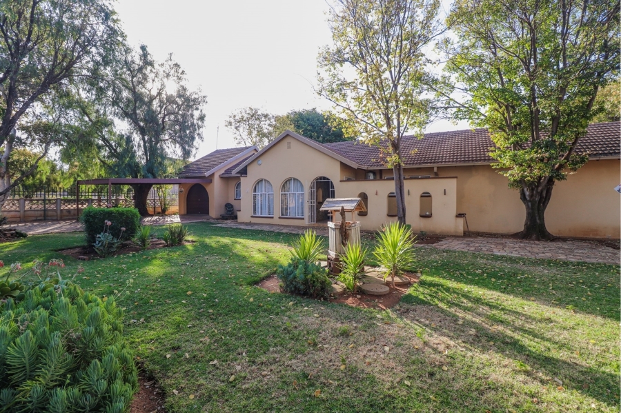To Let 3 Bedroom Property for Rent in La Hoff North West